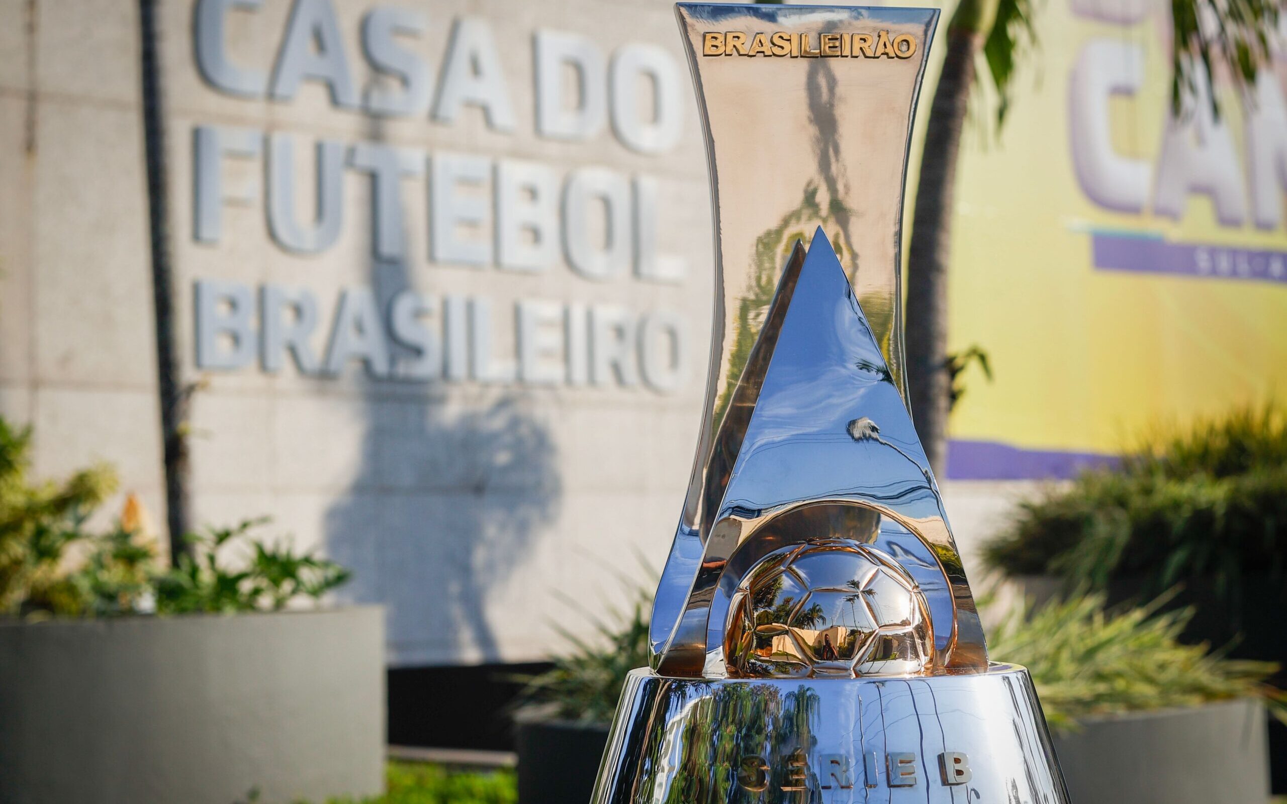 Série B em crise financeira