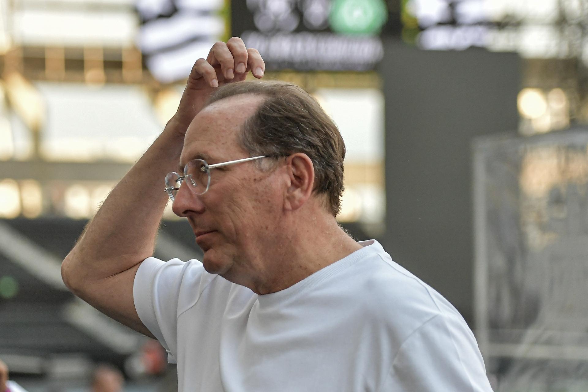 Afastado da SAF do Botafogo, Textor fala em revisão e levanta suspeitas