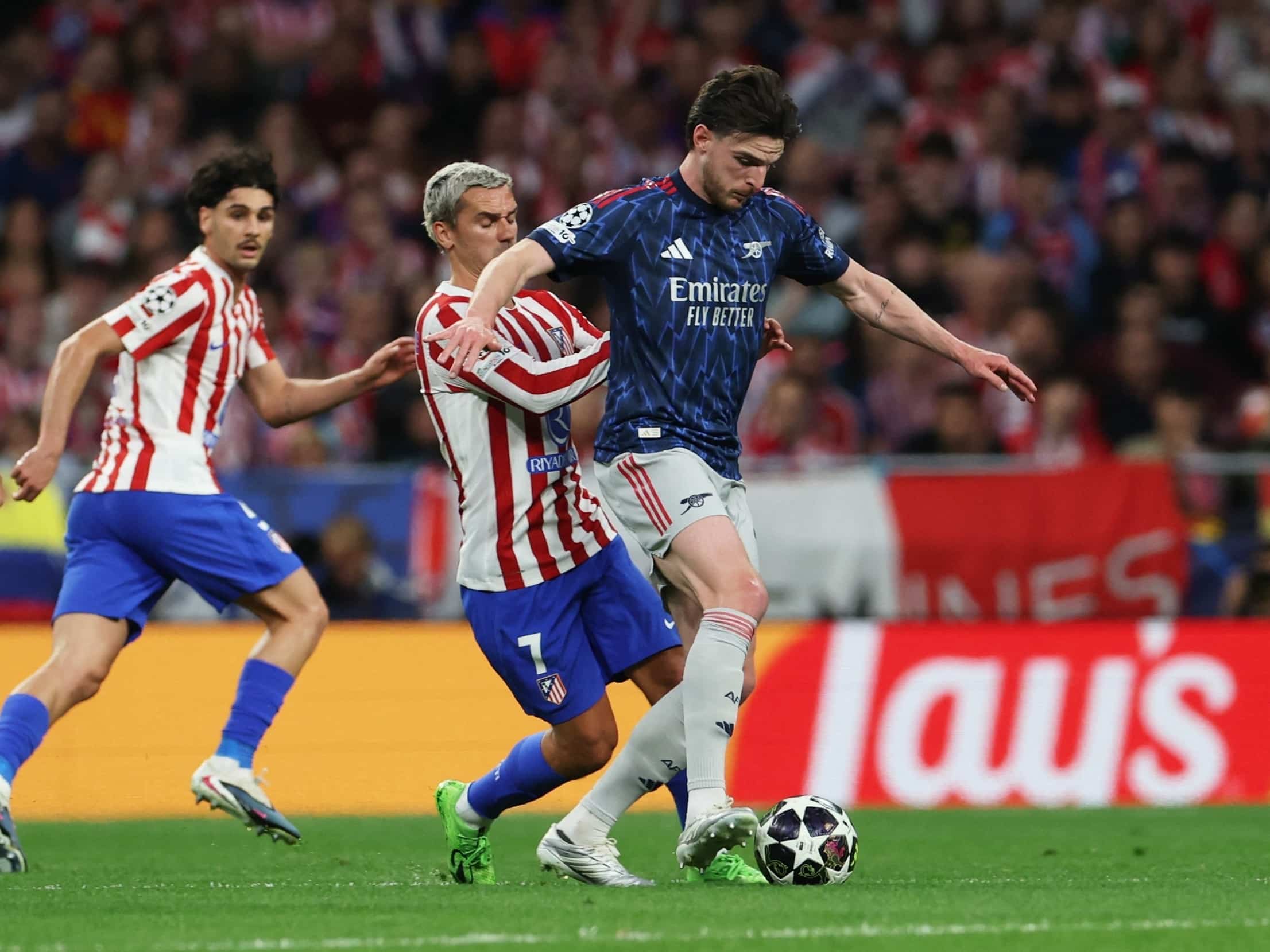 Atlético de Madrid x Arsenal tem clima explosivo e arbitragem vira alvo