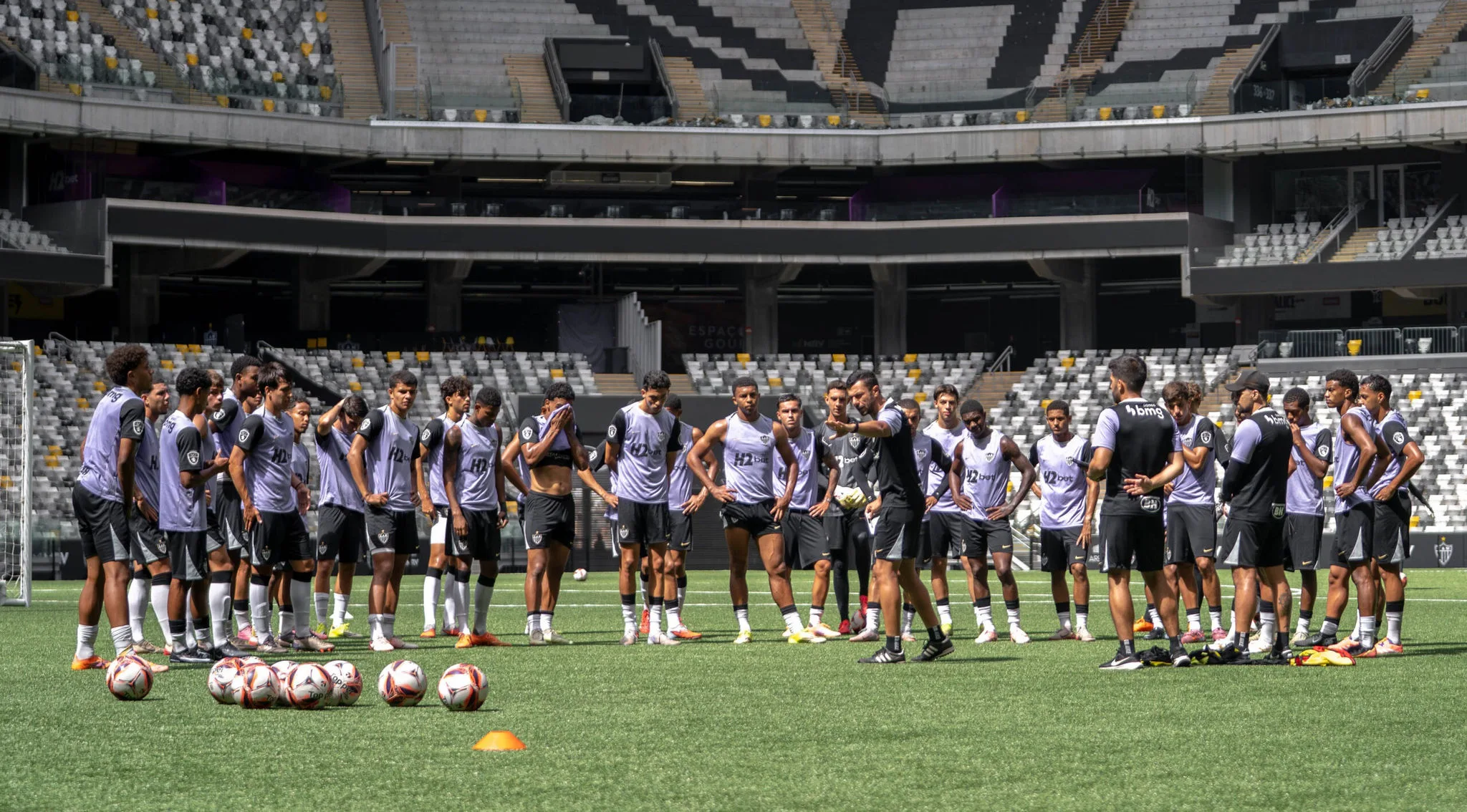 Com Yuri Alberto, Corinthians desembarca em Buenos Aires