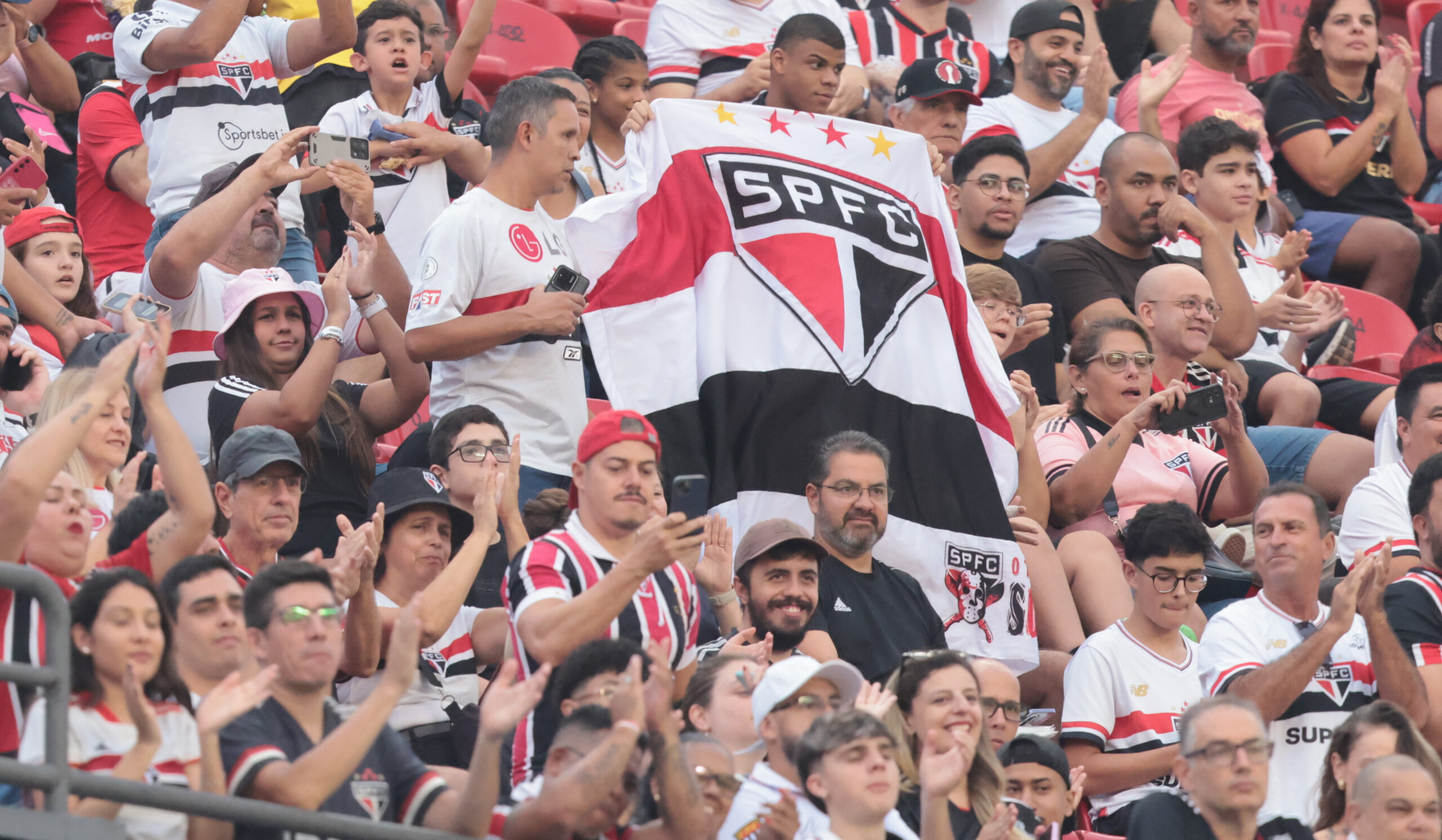 Conflito interno no São Paulo, Massis pede expulsão de líder do Conselho