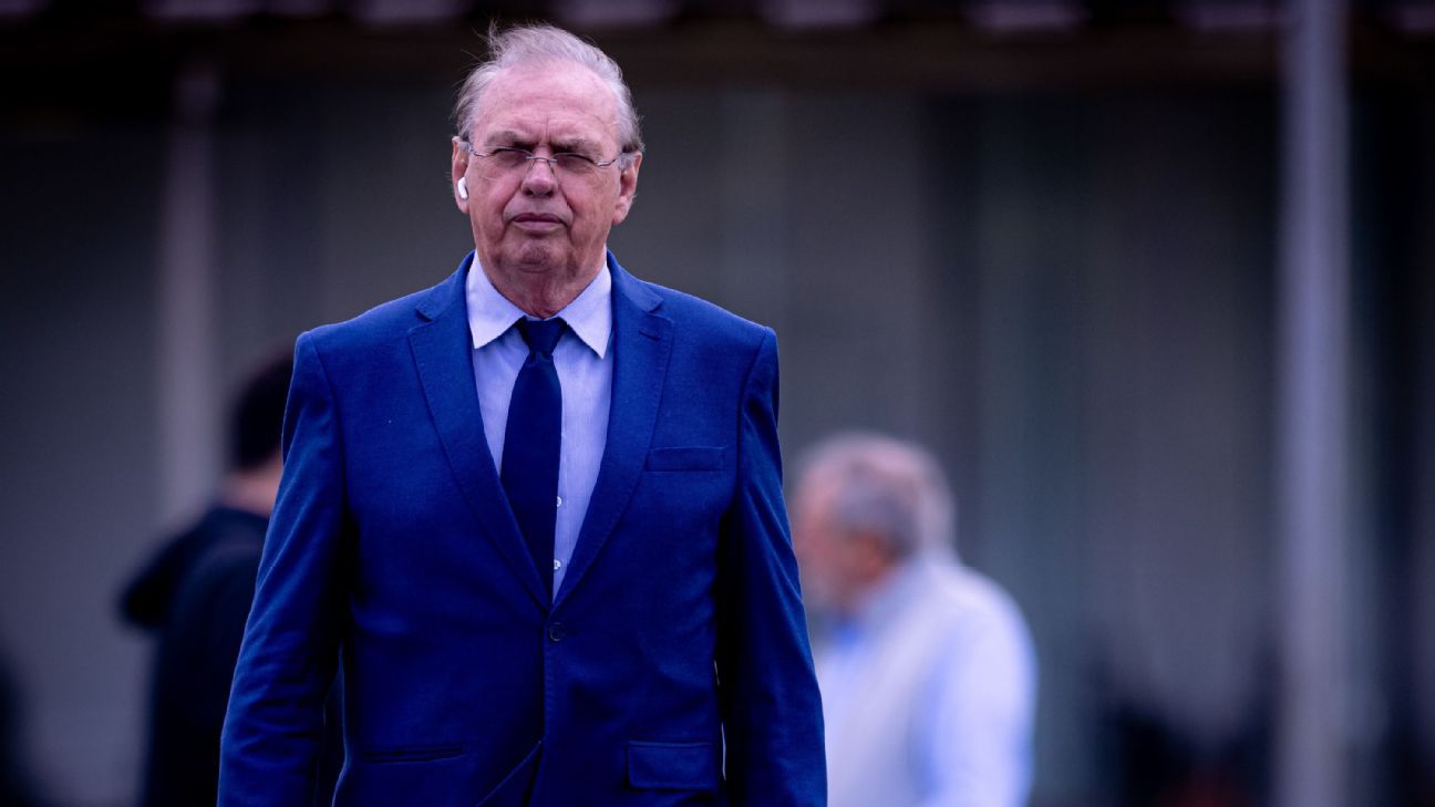 Conselheiros do Corinthians protocolam pedido de impeachment