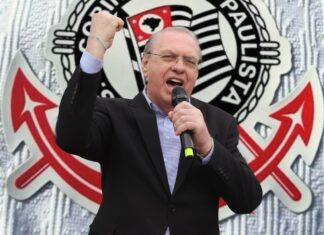 Conselheiros do Corinthians protocolam pedido de impeachment contra Osmar Stabile Conselheiros do Corinthians protocolam pedido de impeachment