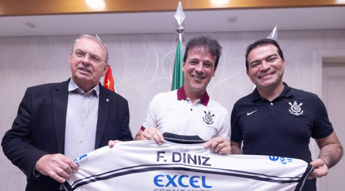 Corinthians acerta com Fernando Diniz como novo técnico do clube Corinthians acerta com Fernando Diniz