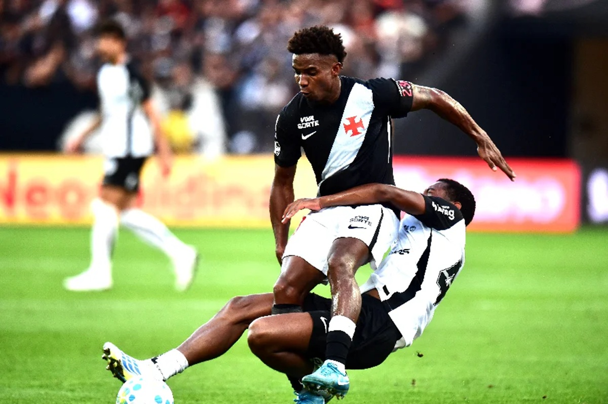 Corinthians amplia hegemonia sobre o Vasco e mantém tabu