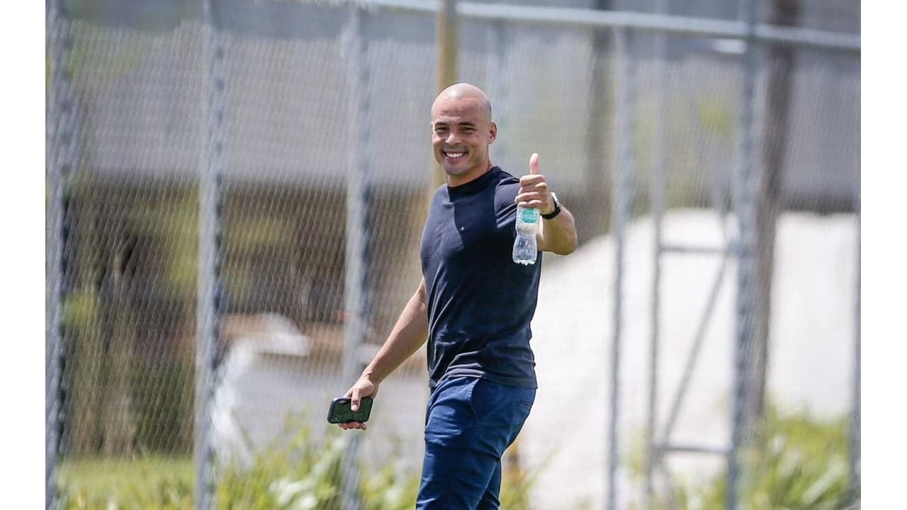 Corinthians anuncia Júlio César como novo gerente de futebol