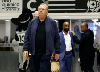 Corinthians avalia empréstimo de R$ 100 milhões para derrubar transfer ban e reorganizar finanças Corinthians avalia empréstimo de R$ 100 milhões