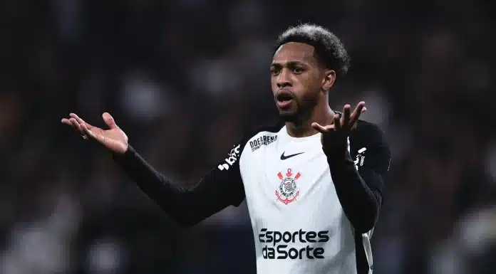 Corinthians avalia rescisão de Martínez após atraso, lesão grave e polêmica nos bastidores Corinthians avalia rescisão de Martínez após atraso