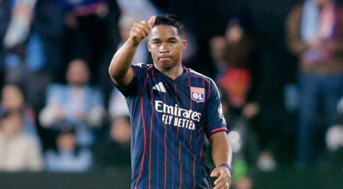 Criticado pelo técnico, Endrick sai do banco e se destaca em vitória do Lyon no Francês Criticado pelo técnico, Endrick sai do banco e se destaca