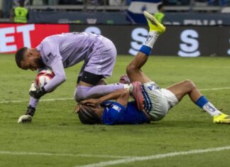 Cruzeiro x Atlético-MG termina com 23 expulsões e entra para a história do futebol brasileiro Cruzeiro x Atlético-MG termina com 23 expulsões