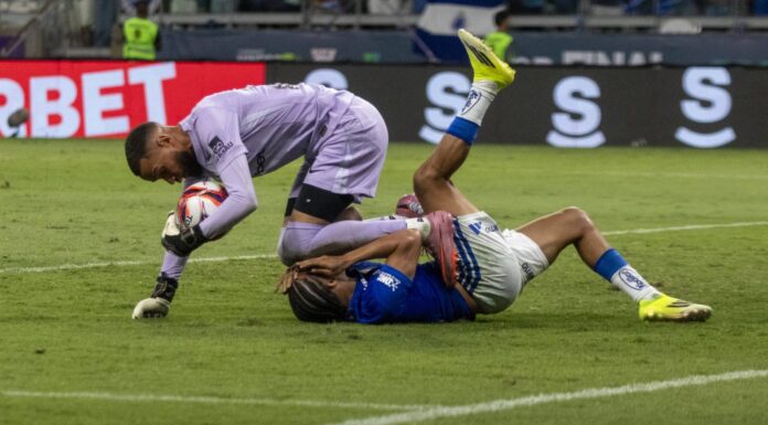Cruzeiro x Atlético-MG termina com 23 expulsões e entra para a história do futebol brasileiro Cruzeiro x Atlético-MG termina com 23 expulsões