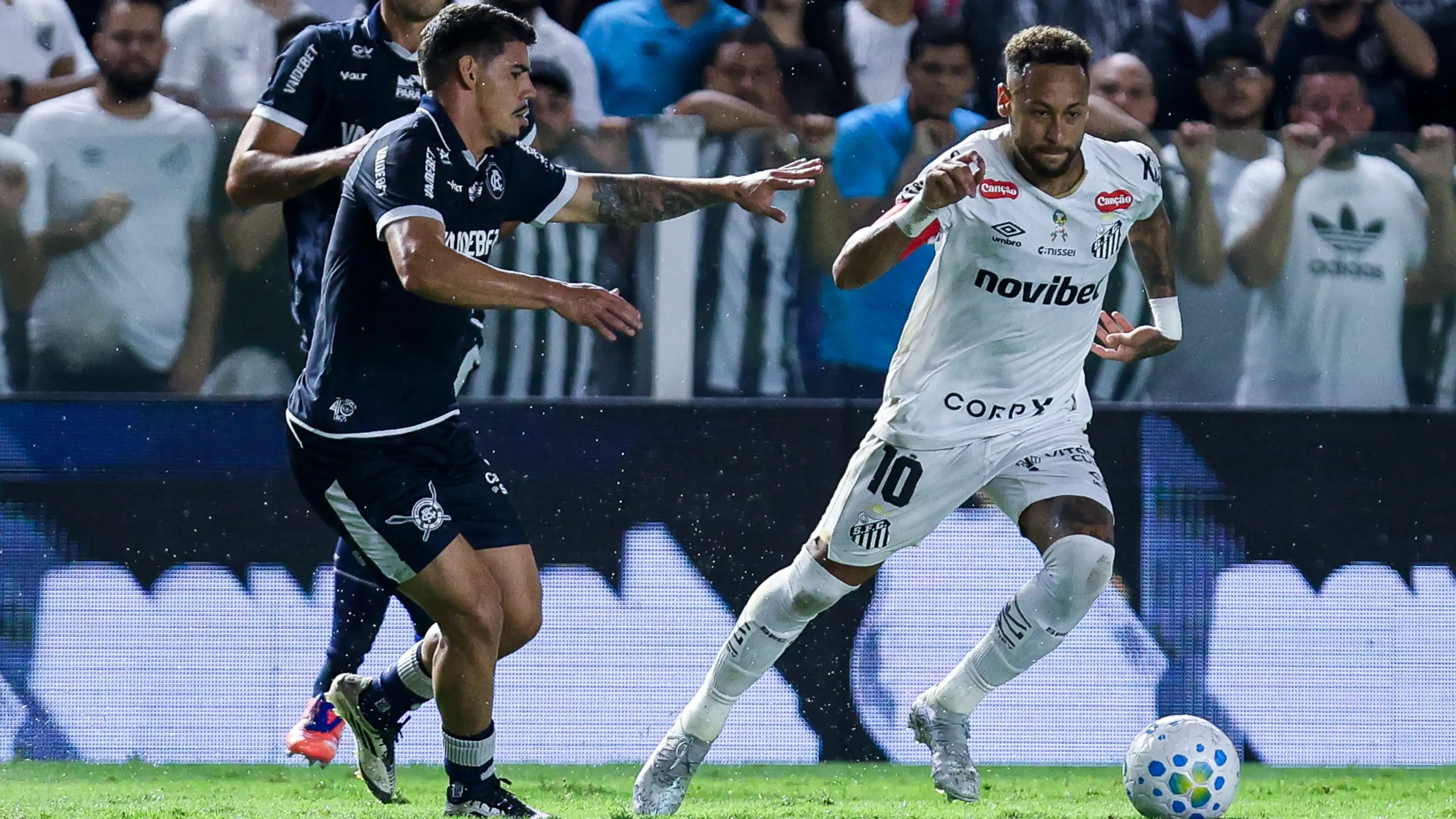 Cuca vê evolução física de Neymar