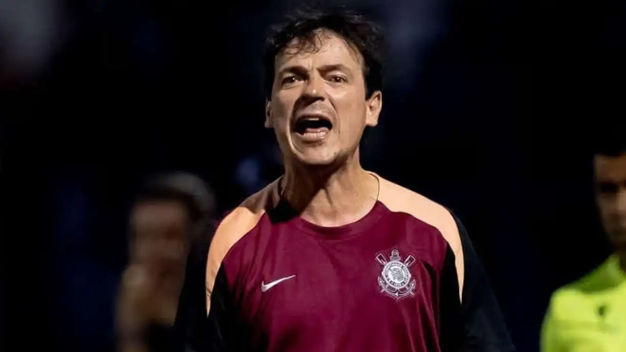 Diniz segue invicto no Corinthians, conquista primeira vitória no Brasileirão