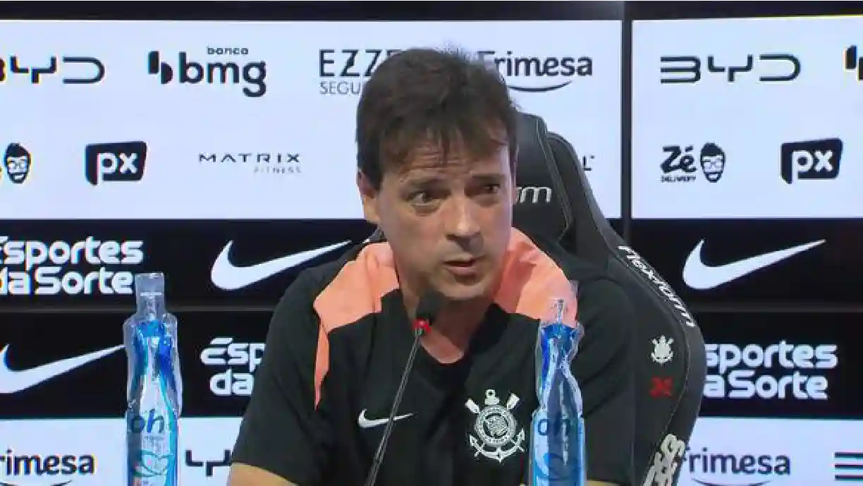 Diniz vê Memphis Depay como peça-chave e Corinthians