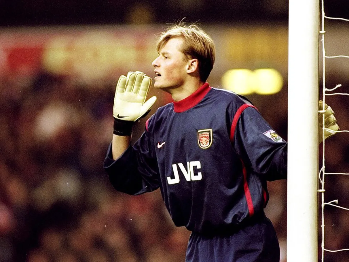 Ex-goleiro campeão pelo Arsenal morre aos 48 anos