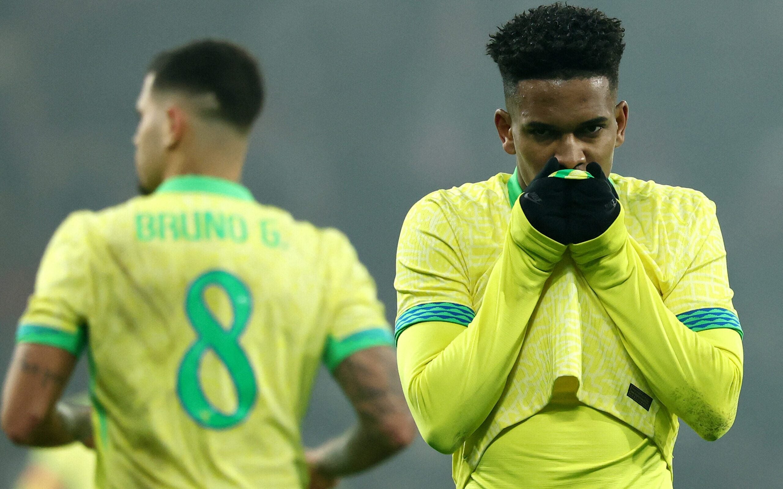 Exame confirma lesão, mas Estêvão deve se recuperar a tempo