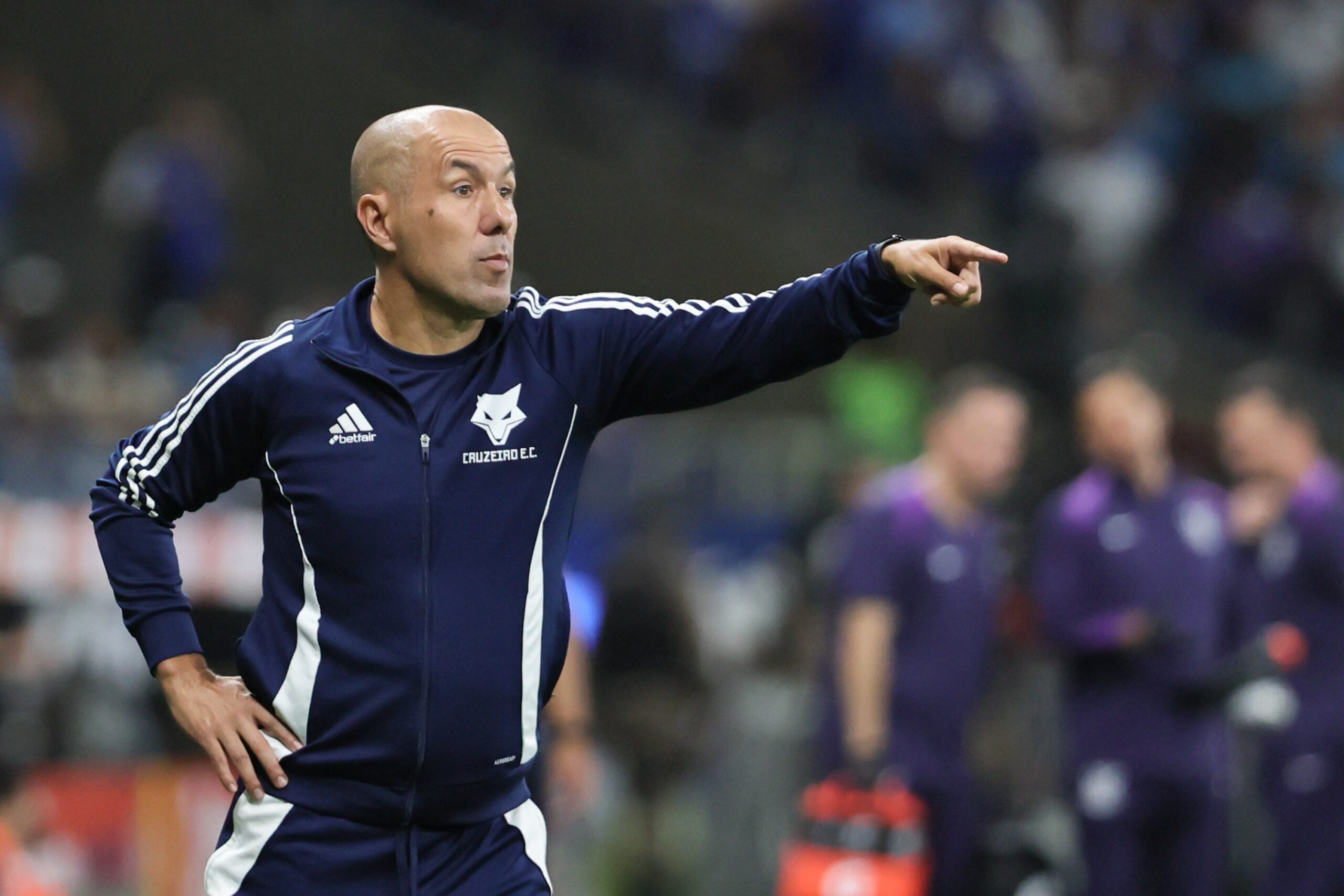 Flamengo anuncia Leonardo Jardim