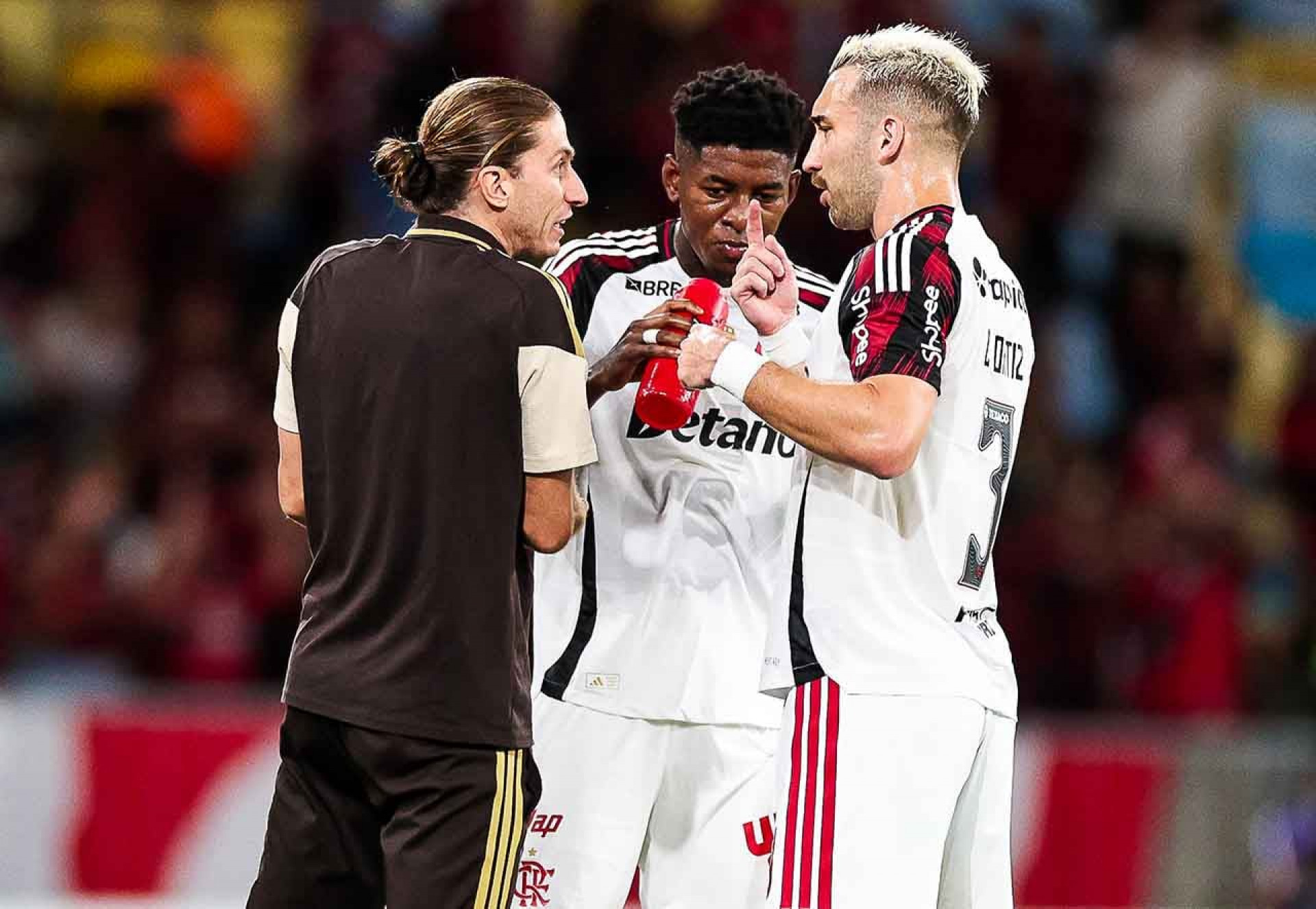 Flamengo demite Filipe Luís