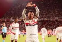 Flamengo empata com Estudiantes em jogo tenso, perde chances claras e se revolta com arbitragem na Argentina Flamengo empata com Estudiantes em jogo tenso, perde chances claras e se revolta
