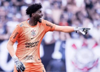 Hugo Souza critica arbitragem após Dérbi e questiona decisões em campo Hugo Souza critica arbitragem após Dérbi