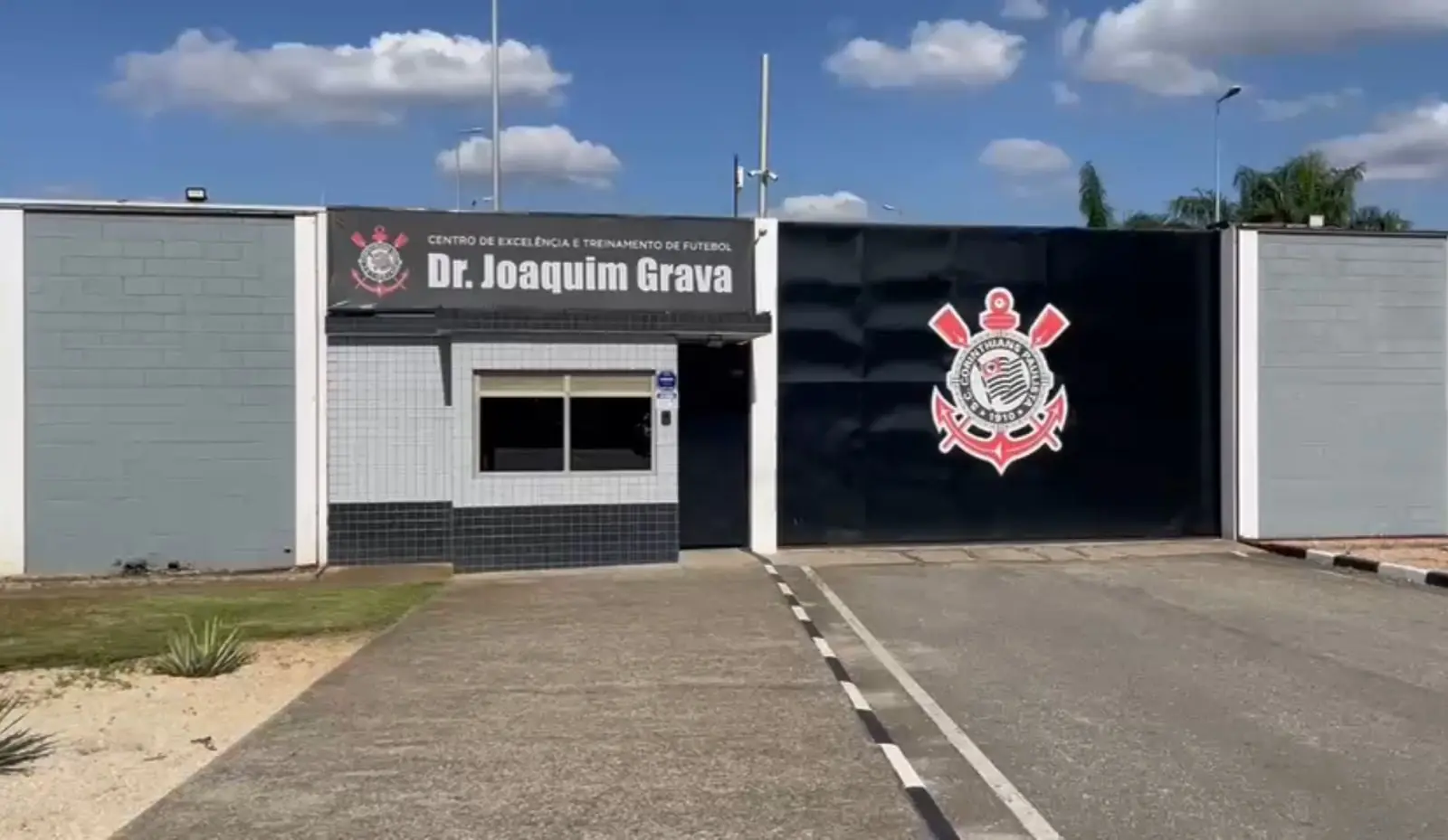 Jogadores do Corinthians são cobrados por torcida