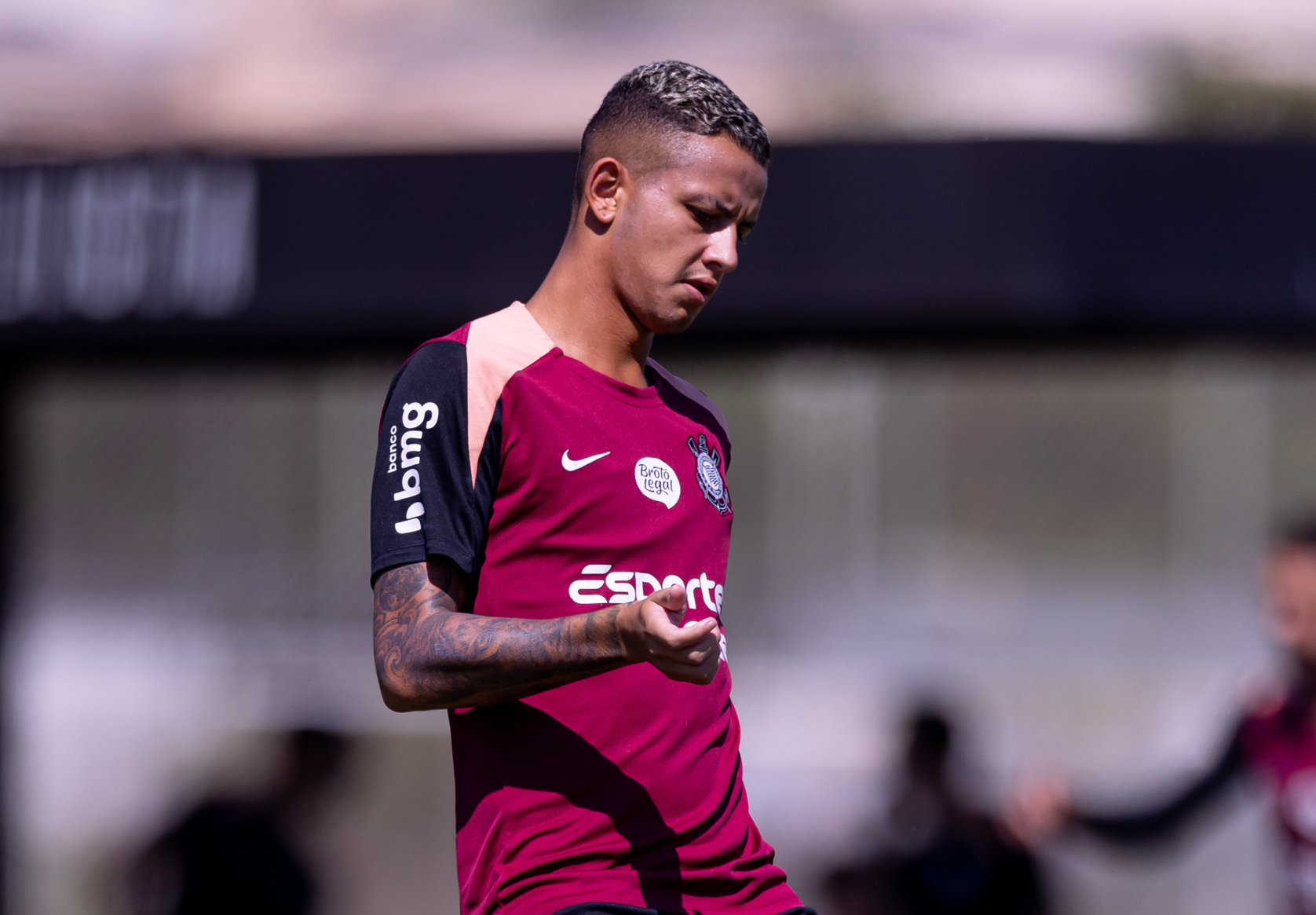 Kayke rompe ligamento do joelho e vira desfalque