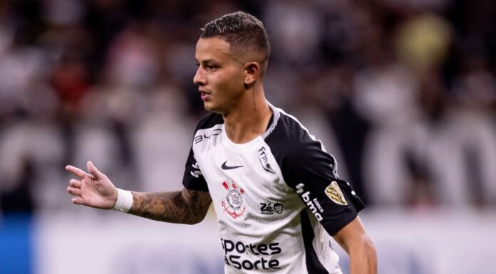 Kayke rompe ligamento do joelho e vira desfalque de longo prazo no Corinthians Kayke rompe ligamento do joelho e vira desfalque