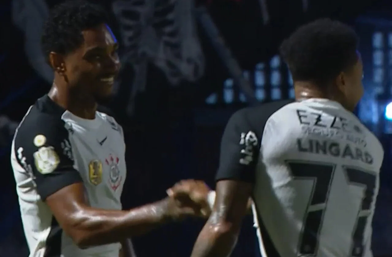 Lingard decide, Corinthians joga pouco, mas leva vantagem