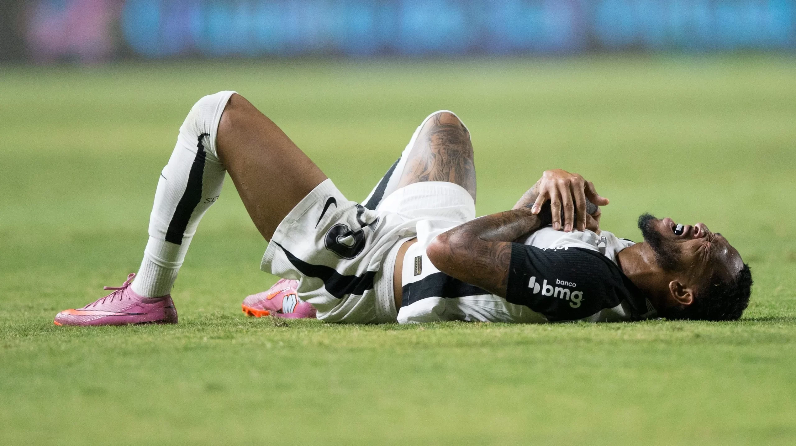 Martínez rompe ligamento do joelho e pode não jogar mais