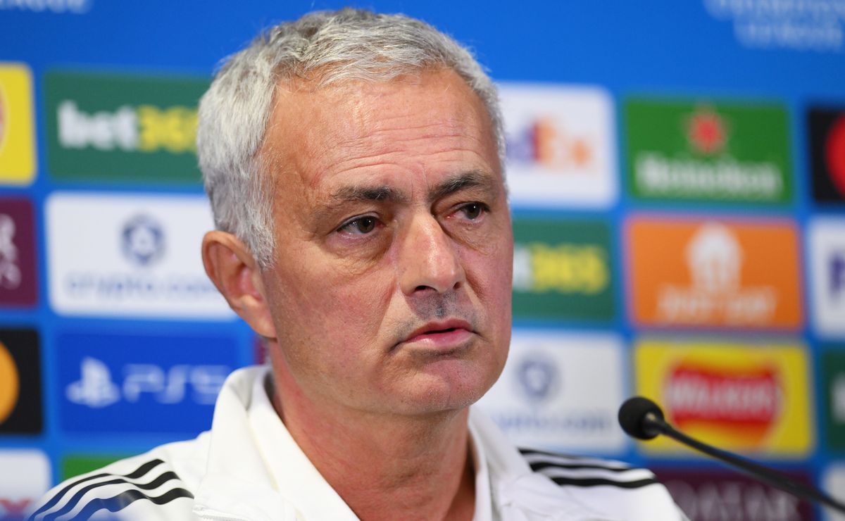 Mourinho volta ao radar do Real Madrid e surge como favorito