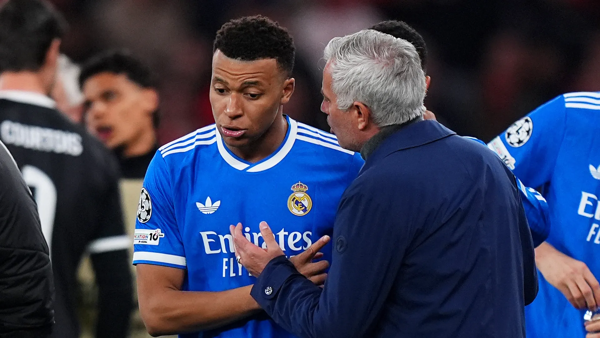Mourinho volta ao radar do Real Madrid e surge como favorito