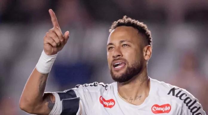 Neymar discute com torcedores após empate do Santos e expõe tensão na Vila Belmiro Neymar discute com torcedores após empate do Santos