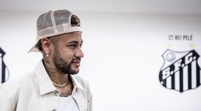 Neymar renova com o Santos até 2026 e reforça plano de retorno à Seleção Brasileira Neymar renova com o Santos até 2026