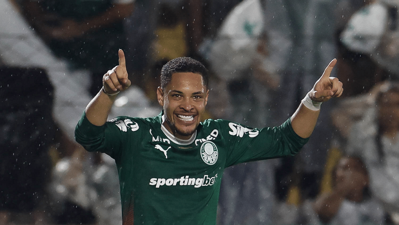 Palmeiras vence por 3 a 0, encaminha classificação e liga alerta