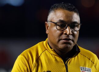 Roger Machado admite abatimento após vaias no São Paulo, destaca apoio do elenco e garante permanência Roger Machado admite abatimento após vaias no São Paulo