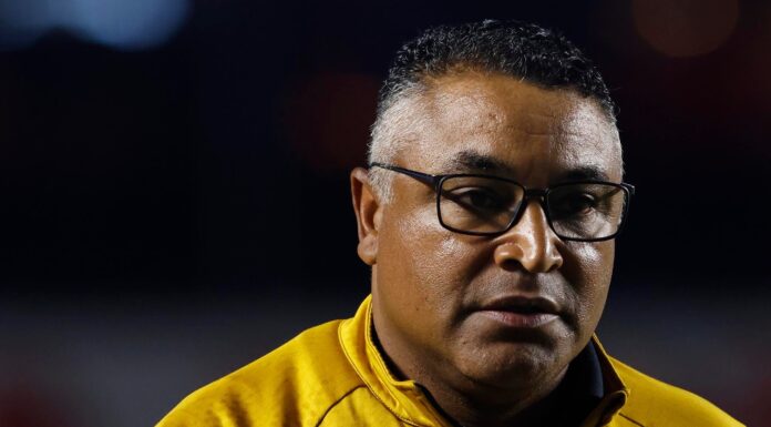 Roger Machado admite abatimento após vaias no São Paulo, destaca apoio do elenco e garante permanência Roger Machado admite abatimento após vaias no São Paulo