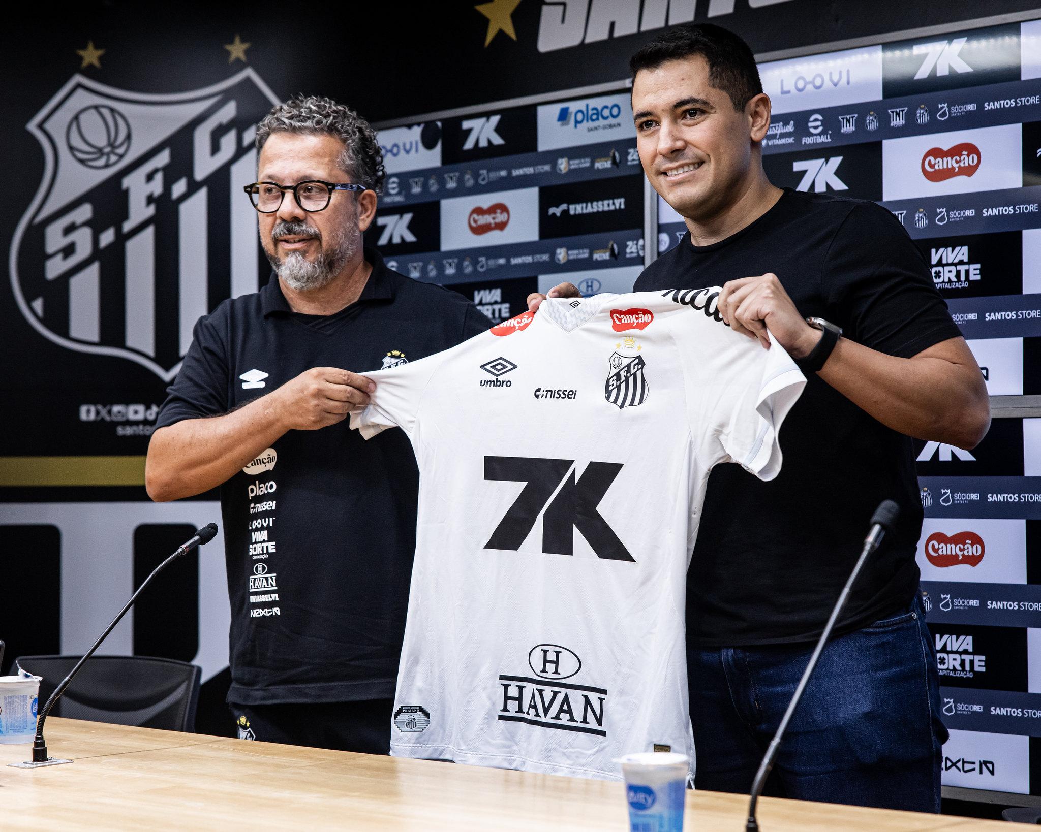 Santos negocia patrocínio com casa de apostas investigada