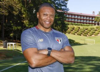 São Paulo anuncia Júlio Baptista como novo técnico do sub-20 e reforça projeto de formação São Paulo anuncia Júlio Baptista como novo técnico do sub-20