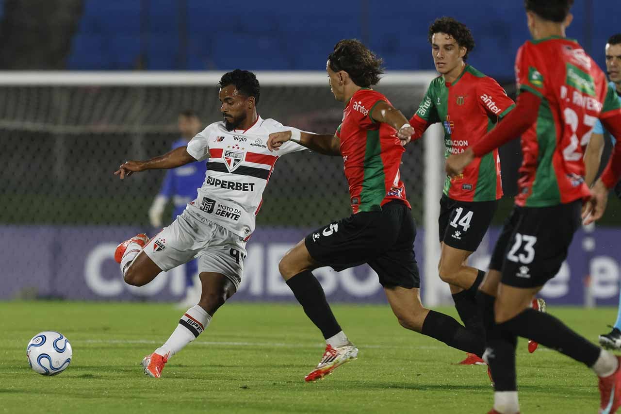São Paulo vence Boston River