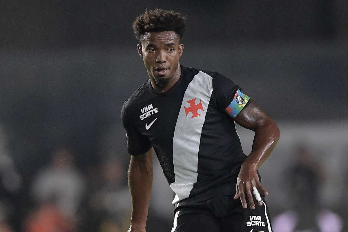 Thiago Mendes é denunciado no STJD após críticas à arbitragem