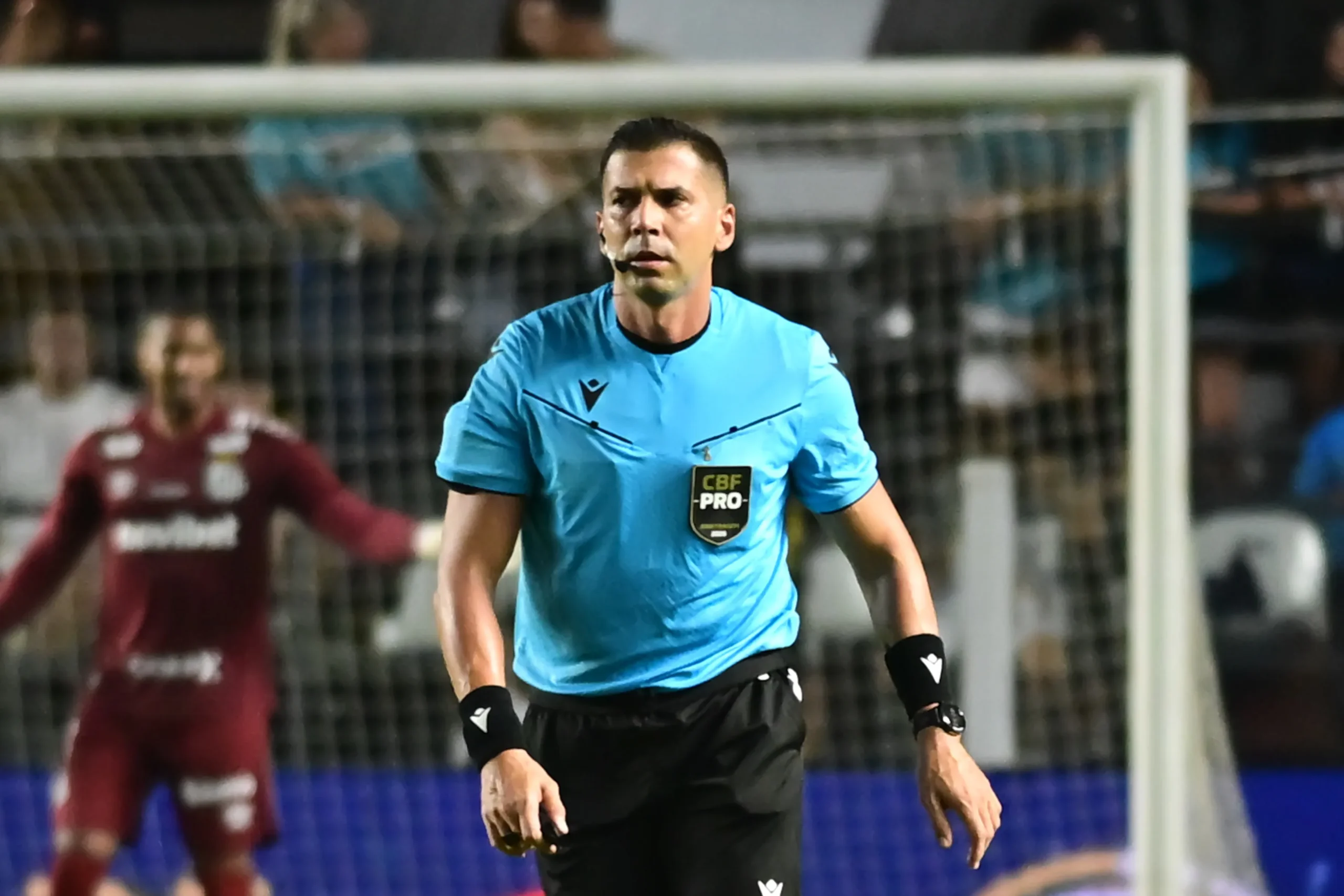 Vitória critica arbitragem após jogo contra o Athletico-PR