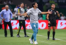 Abel Ferreira faz gesto obsceno em jogo do Palmeiras e episódio amplia pressão sobre comportamento do técnico Abel Ferreira faz gesto obsceno em jogo do Palmeiras