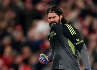Alisson volta a jogar após dois meses e Seleção monitora situação de Neymar antes da apresentação Alisson volta a jogar após dois meses e Seleção monitora situação de Neymar