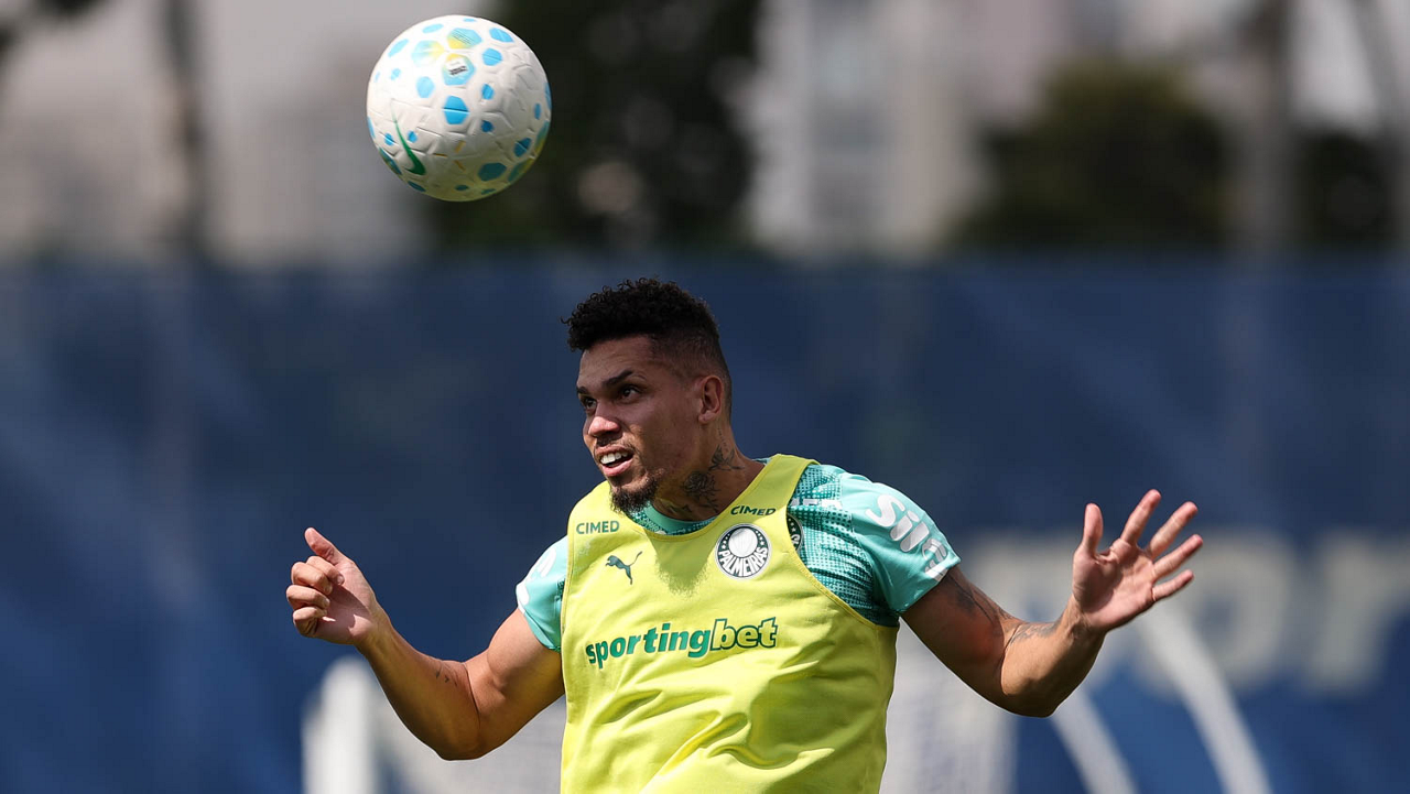 Após 300 dias fora, Palmeiras relaciona Paulinho para clássico