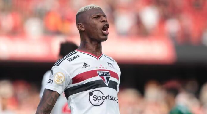 Arboleda reaparece após sumiço e discute futuro no São Paulo em meio a incertezas Arboleda reaparece após sumiço e discute futuro no São Paulo