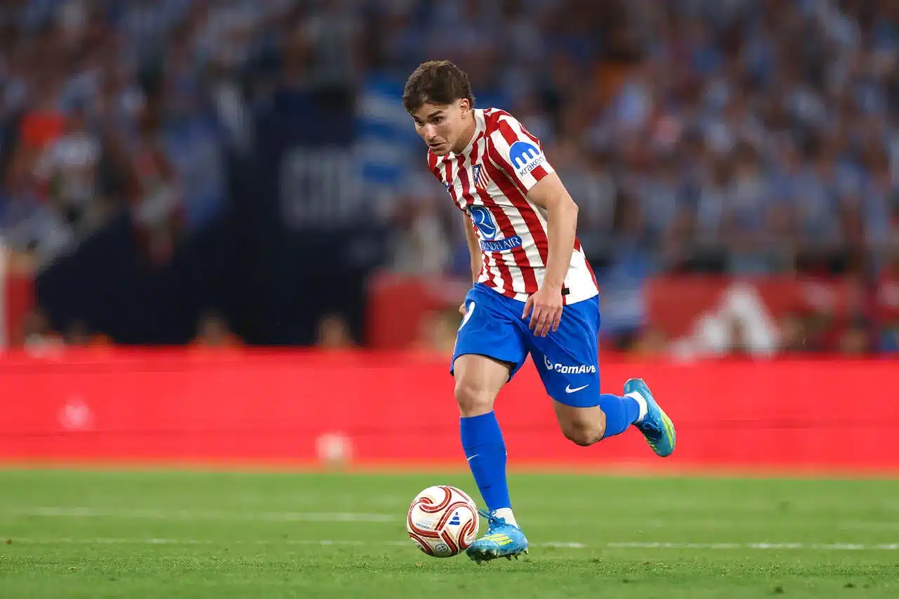 Atlético de Madrid reage ao interesse do Barcelona por Julián Álvarez