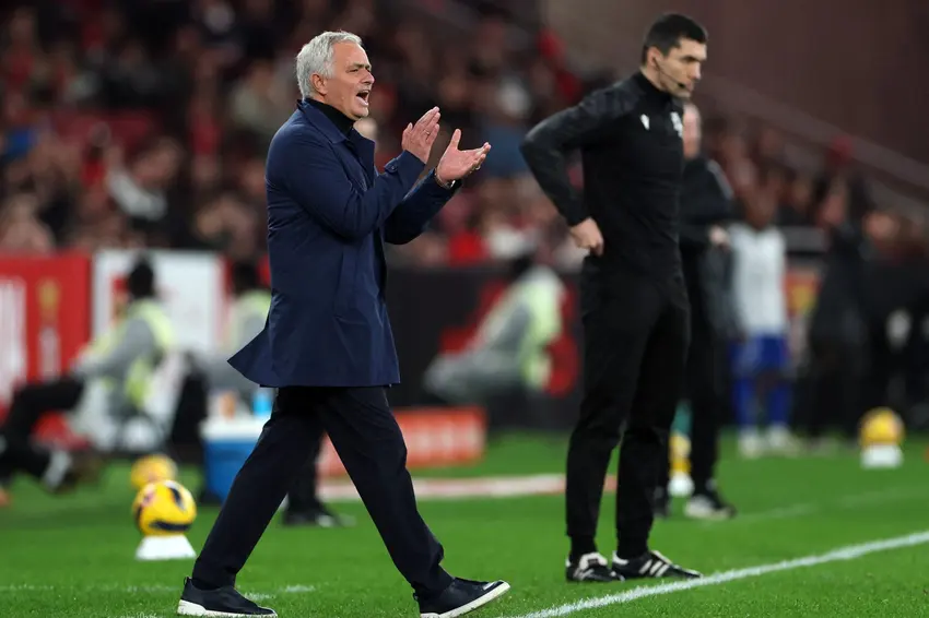 Benfica termina temporada invicto com Mourinho