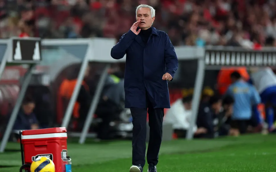Benfica termina temporada invicto com Mourinho