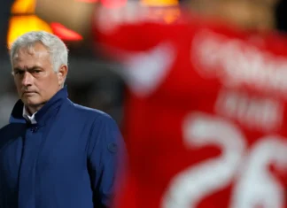Benfica termina temporada invicto com Mourinho, mas campanha sem títulos aumenta debate sobre futuro do treinador Benfica termina temporada invicto com Mourinho