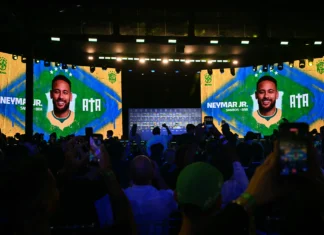 Convocação de Neymar para a Copa repercute no mundo e imprensa internacional destaca peso do craque no Brasil Convocação de Neymar para a Copa repercute no mundo